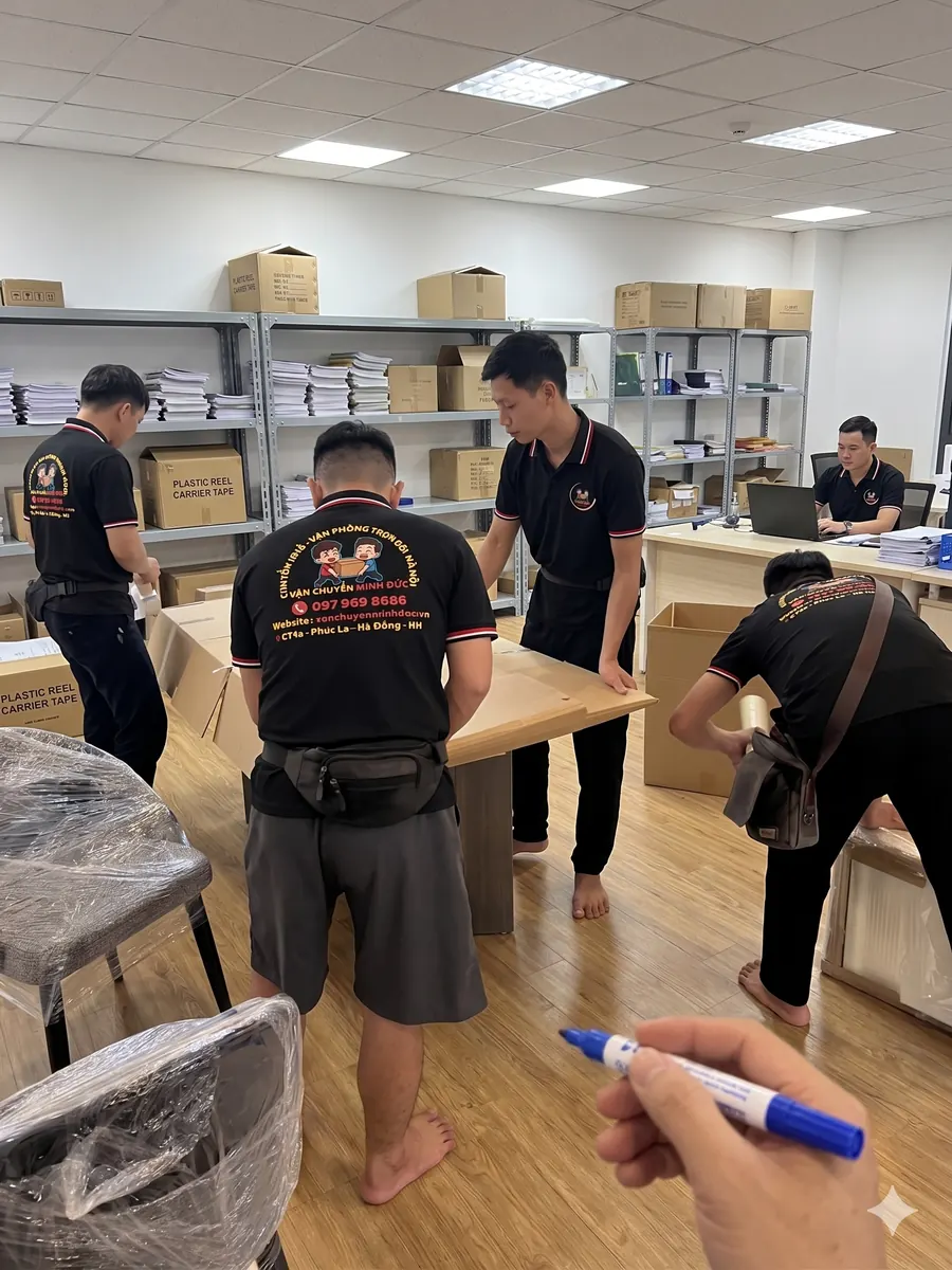Đóng gói nội thất và đồ dùng trong cửa hàng